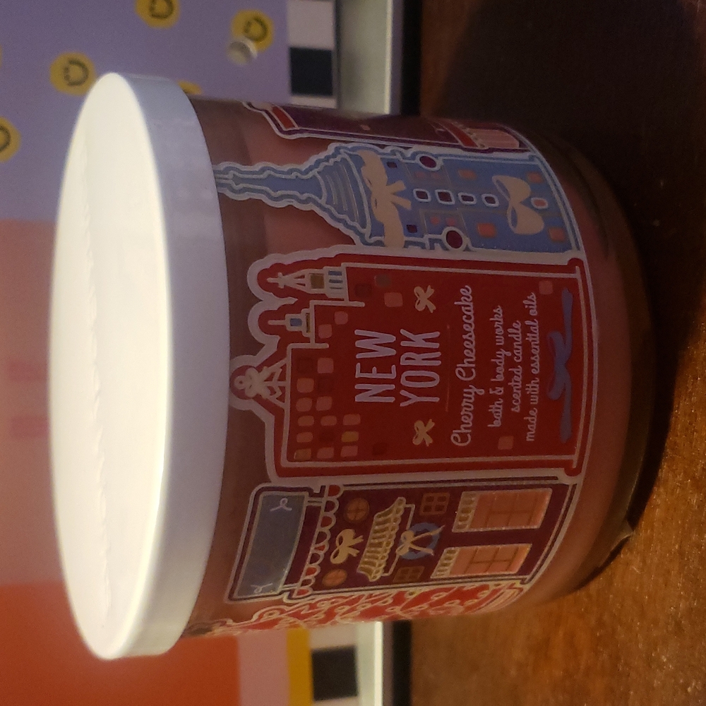 Bath & Body Works 3 Wick Candle - NY Cherry Cheesecake